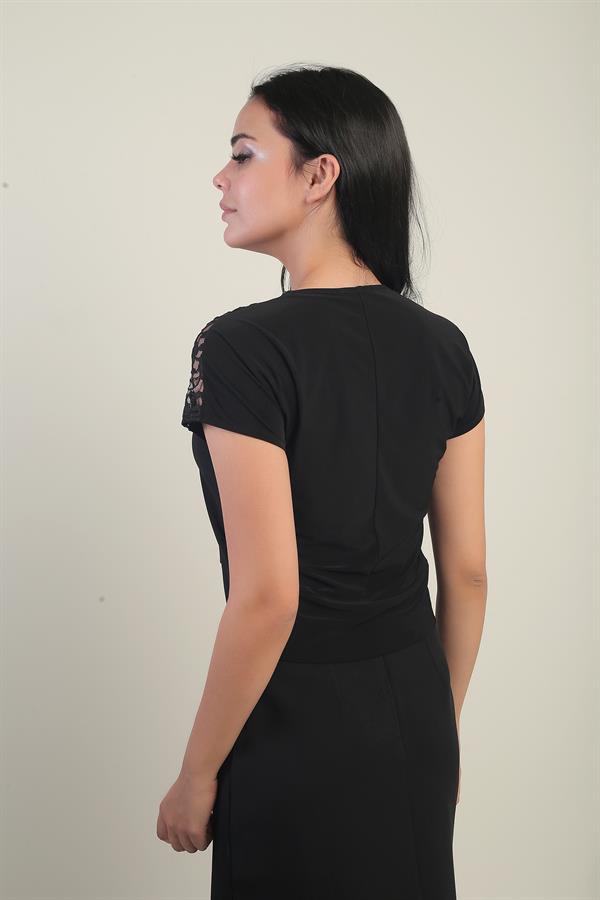 Omuzları Dantel Önü Yarım Fermuarlı Likralı Bluz