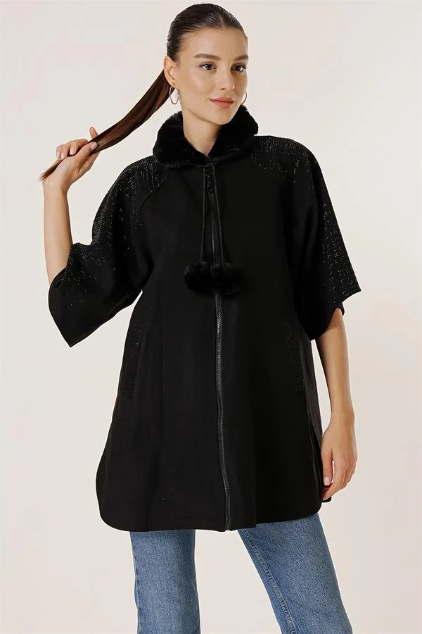 Yaka Kürklü Ponpon Detaylı Cep Ve Kolları Boncuklu Önü Fermuarlı İthal Kaşe Panço Kaban