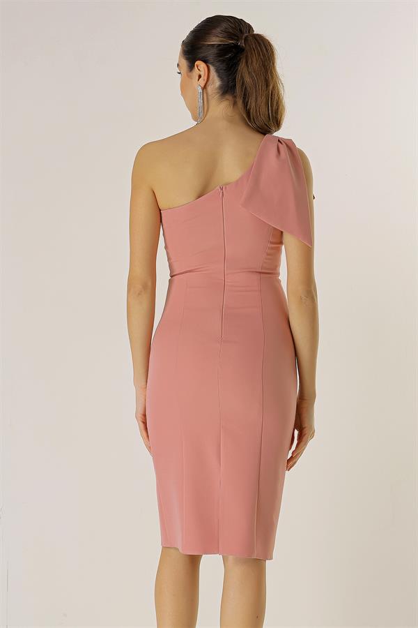 Tek Omuzu Fiyonklu Astarlı Kısa Krep Elbise