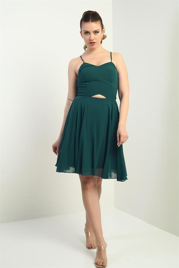 Robe courte évasée en mousseline de soie doublée avec bretelles en corde dans le dos et fenêtre devant