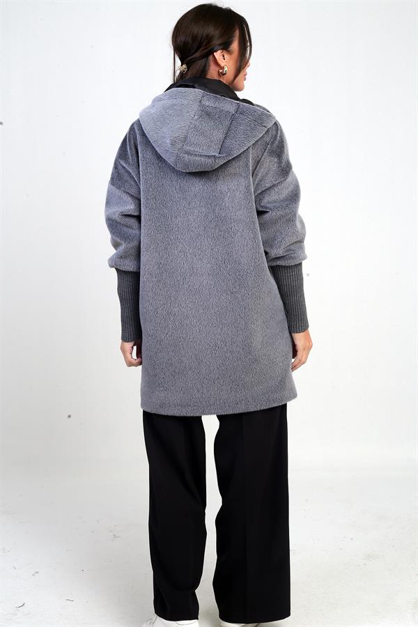 Kadın Kapüşonlu Önü Düğmeli Astarlı Kolları Ribanalı Angora Kaban