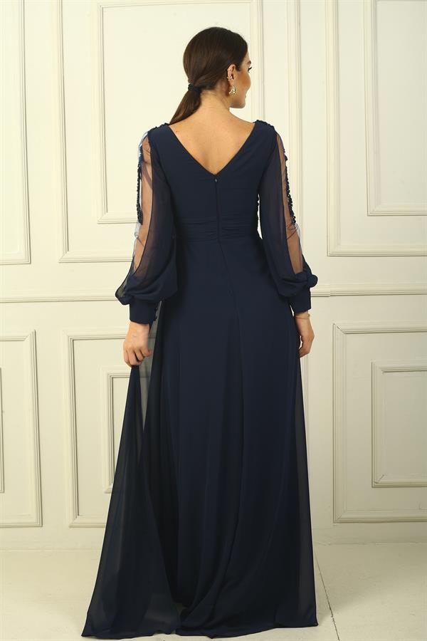 V Yaka Önü Drapeli Astarlı Kolları Tül Güpür Detaylı Geniş Beden Aralıklı Şifon Uzun Elbise