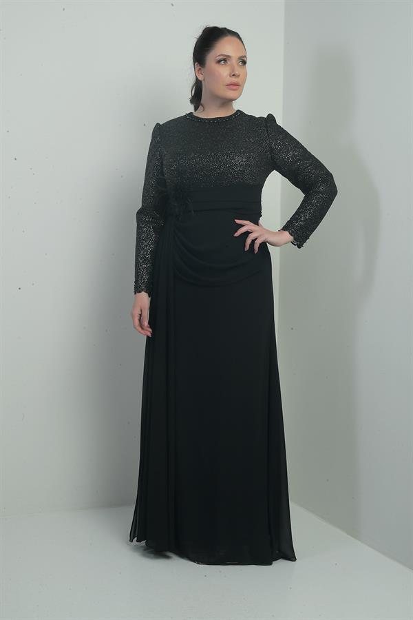 Robe longue en mousseline grande taille pour femme, ornée de sequins et de perles, doublée et drapée à la taille avec un motif floral.