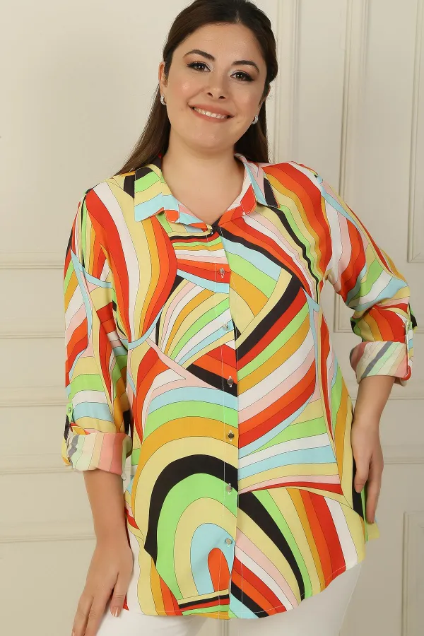 Chemise grande taille à motif géométrique et boutons métalliques sur le devant