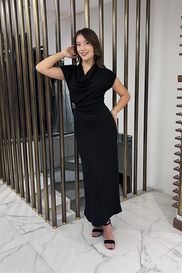 Kadın Degaje Yakalı Toka Detaylı Likralı Uzun Elbise