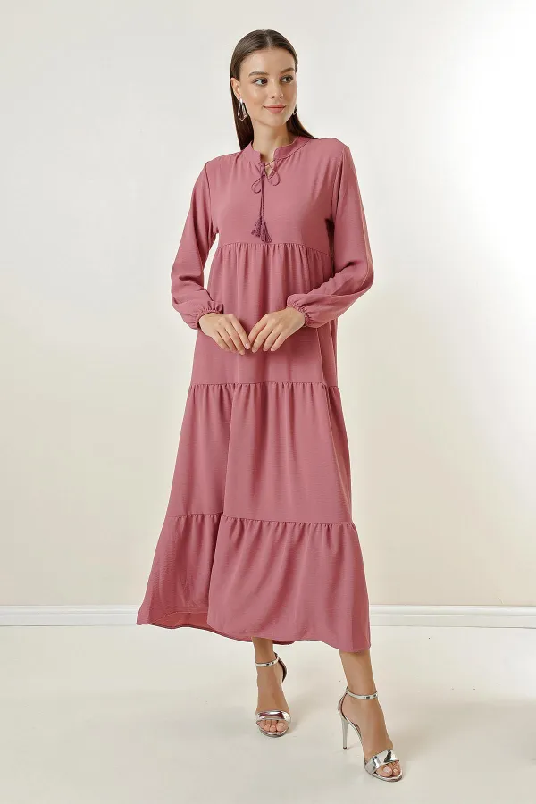 Yaka Bağcıklı Uzun Tesettür Elbise