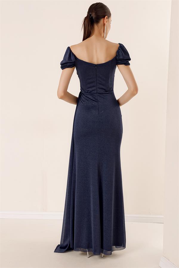 Robe longue doublée à paillettes, froncée sur le devant et manches tombantes