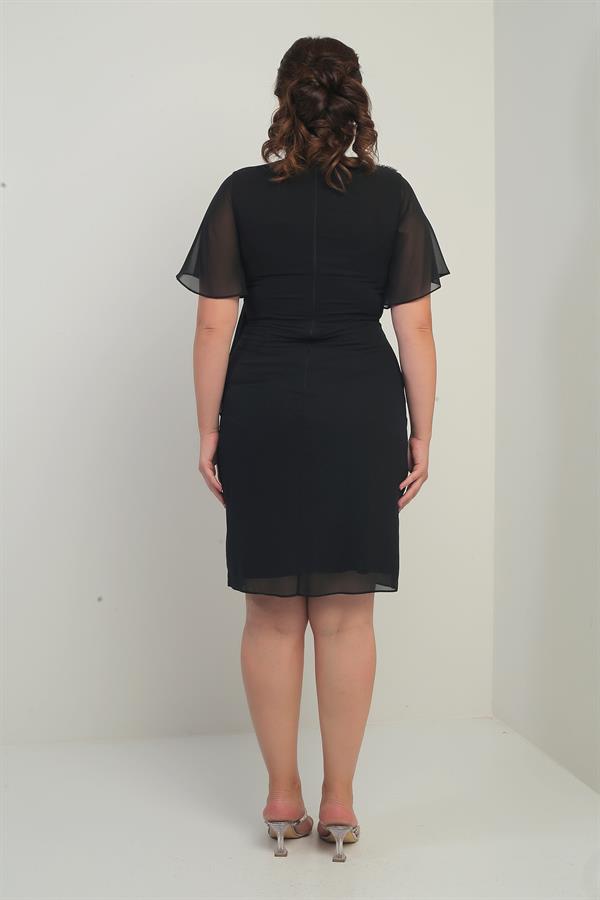 Robe en mousseline grande taille pour femme, ornée de cristaux aux épaules et à la taille, doublée et avec pochette.