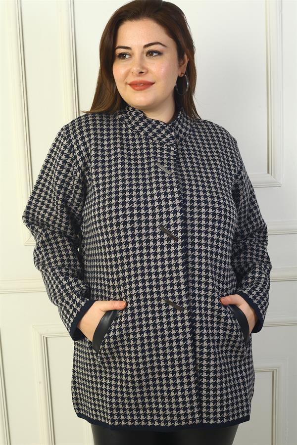 Cardigan en acrylique grande taille à motif pied-de-poule, poches avant à boutons-pression pour femme et détails en cuir. Cardigan en acrylique grande taille à motif pied-de-poule, poches avant à boutons-pression pour femme et détails en cuir.