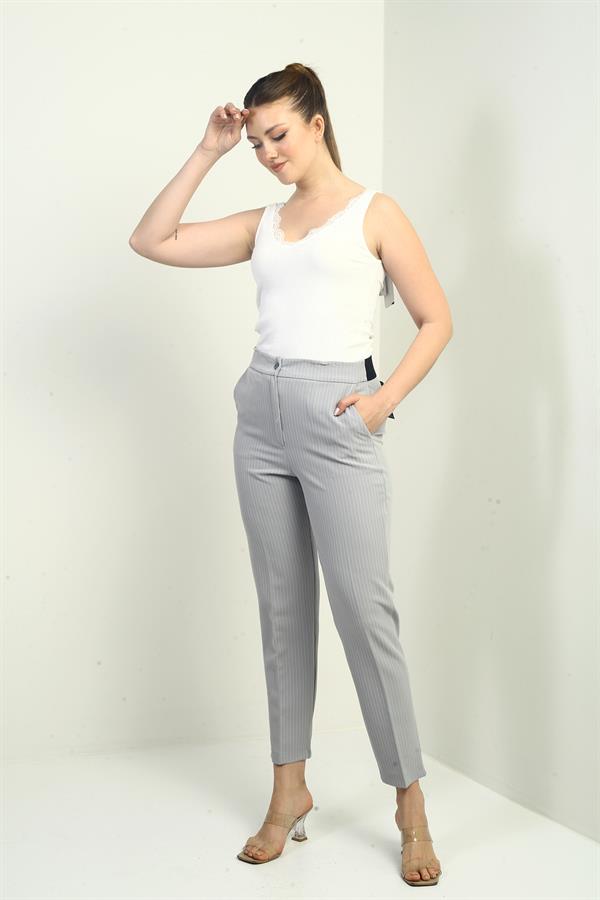 Kadın Beli Lastikli Cepli Boyuna Çizgili Dar Paça Pantolon