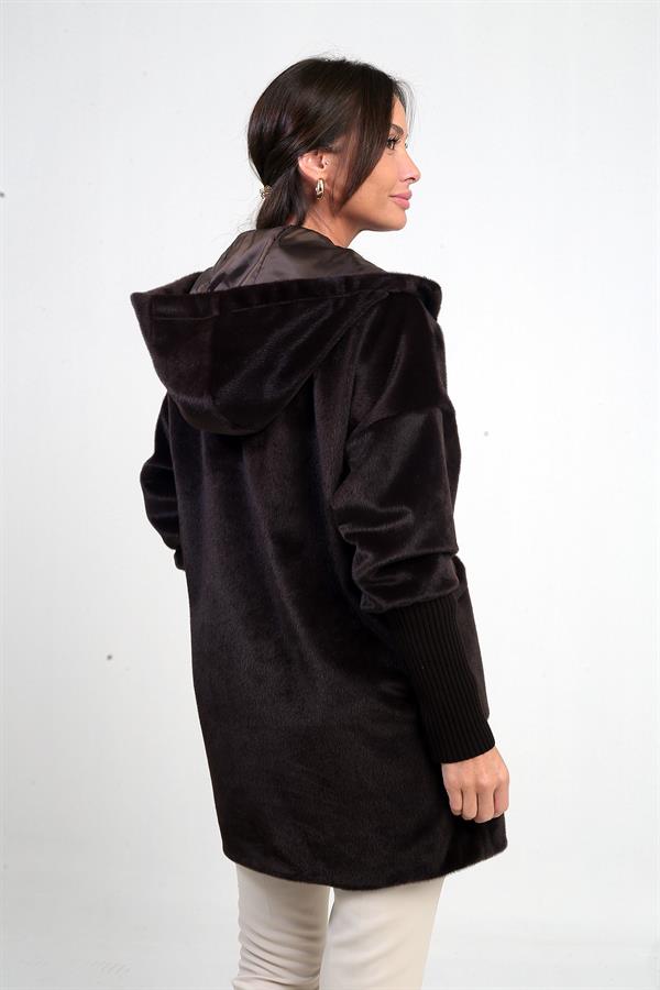 Kadın Kapüşonlu Önü Düğmeli Astarlı Kolları Ribanalı Angora Kaban