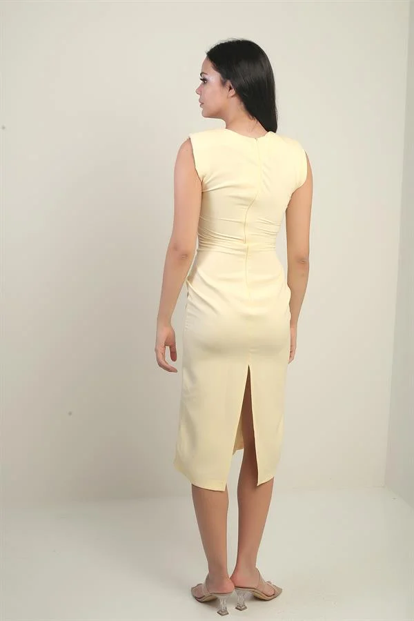 Robe midi pour femme à col rond, épaules rembourrées, fronces latérales et doublure.