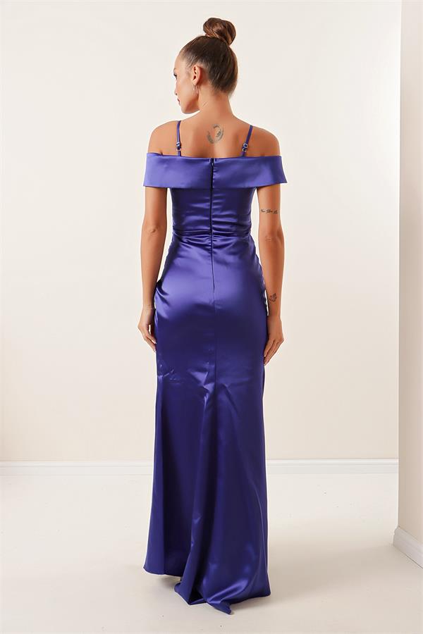 Robe longue en satin doublée, jupe plissée à col bateau