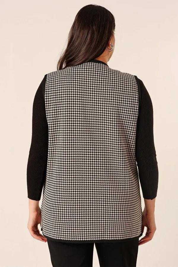 Zigzag Patterned Plus Size Knit Vest with Pocket