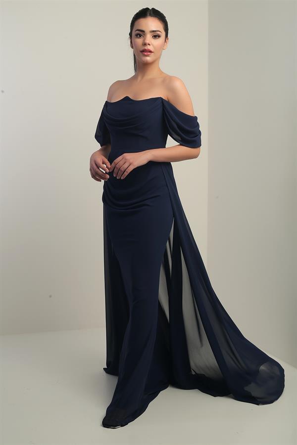 Robe longue cape en mousseline doublée à manches basses et armatures pour femme