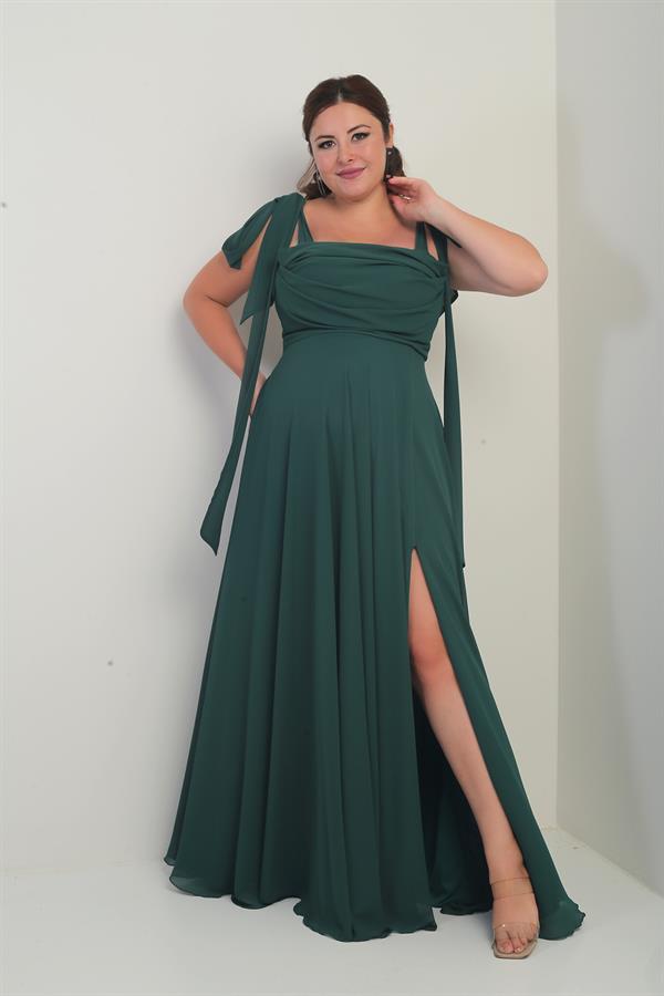 Robe longue en crêpe mousseline de soie, doublée, à col en V et épaules dénudées, disponible en grandes tailles.