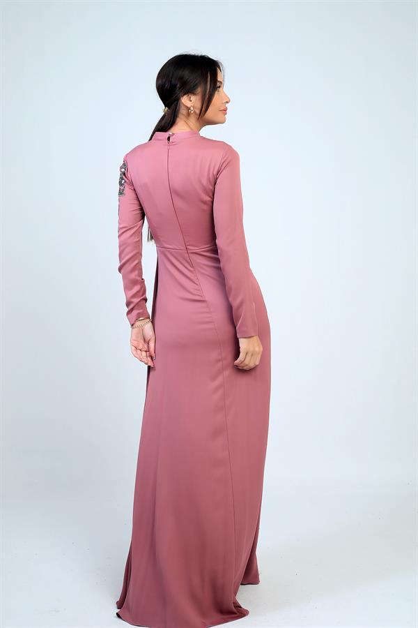 Robe hijab en crêpe satin doublée, ornée de pierres et froncée sur le devant