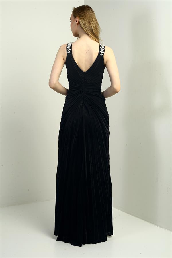 Robe de soirée longue pour femme, décolleté cache-cœur, épaules ornées de pierres, devant orné de pierres, fronces et fente.