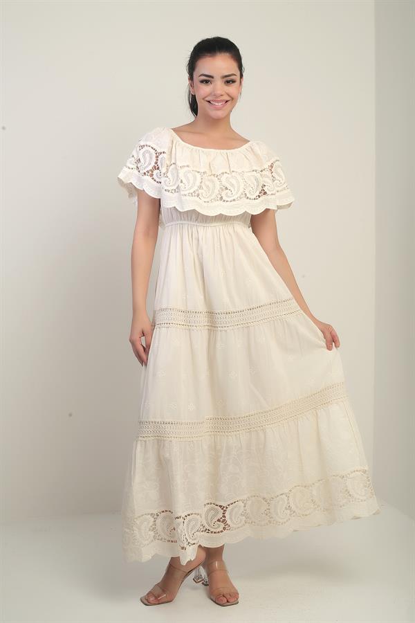 Robe longue doublée à encolure Madonna pour femme, ornée de dentelle et de broderies.