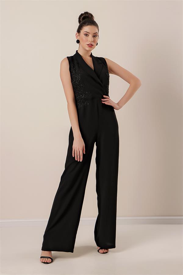 Combinaison cache-cœur ornée de perles et de broderies