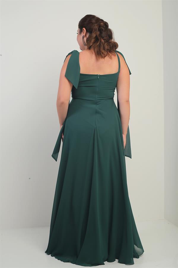 Robe longue en crêpe mousseline de soie, doublée, à col en V et épaules dénudées, disponible en grandes tailles.