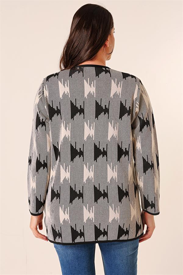 Önü Düğmeli Cepli Desenli Büyük Beden Hırka