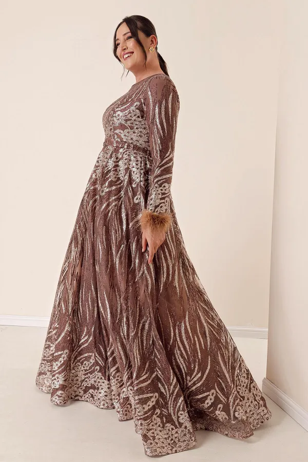 Robe de soirée longue pailletée grande taille avec manches à plumes et doublure