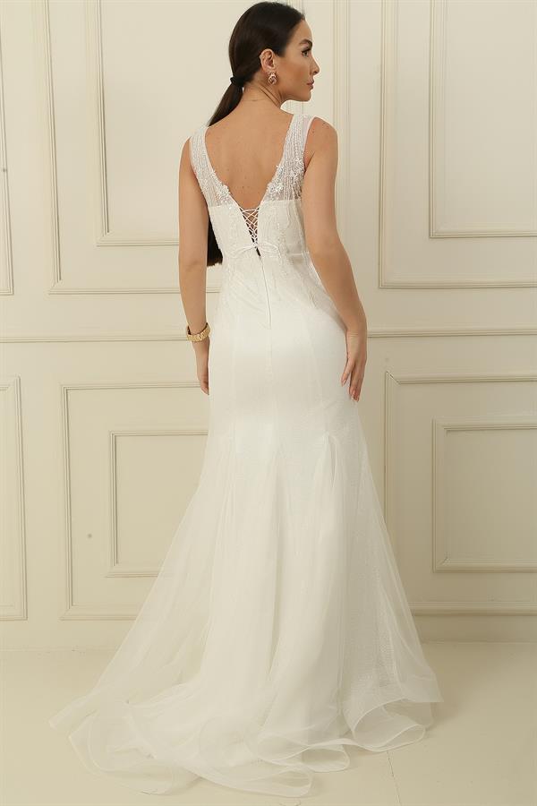 Robe sirène longue à paillettes, doublée, ornée de sequins et de perles, avec un dos nu et des sequins scintillants.