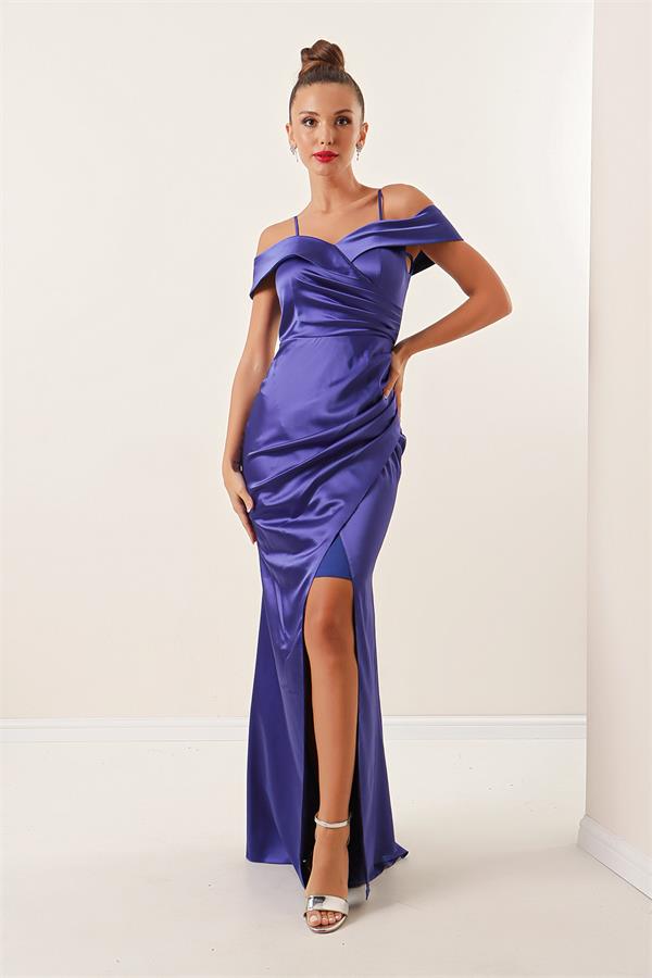 Robe longue en satin doublée, jupe plissée à col bateau