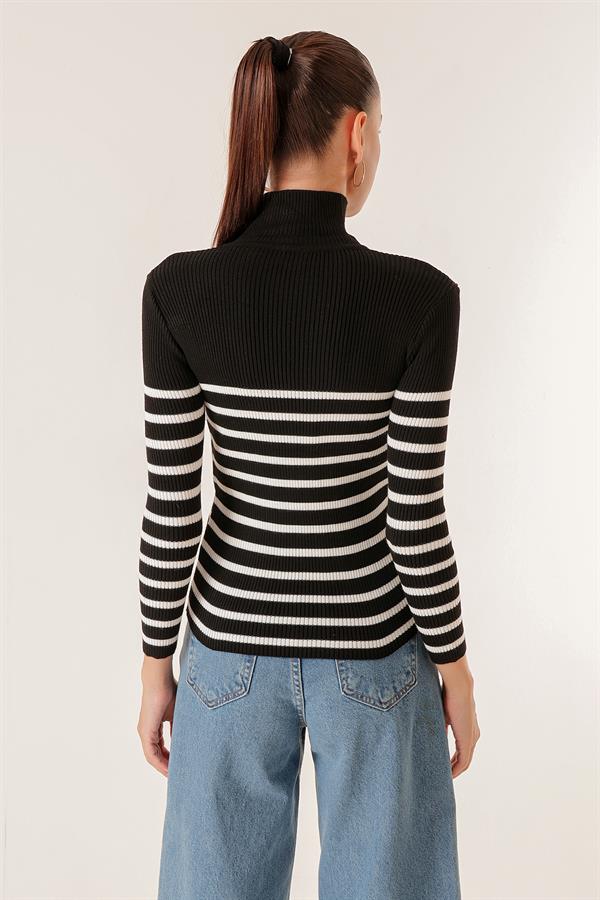 Blazer Çizgili Omzu Süs Düğmeli Boğazlı Kazak