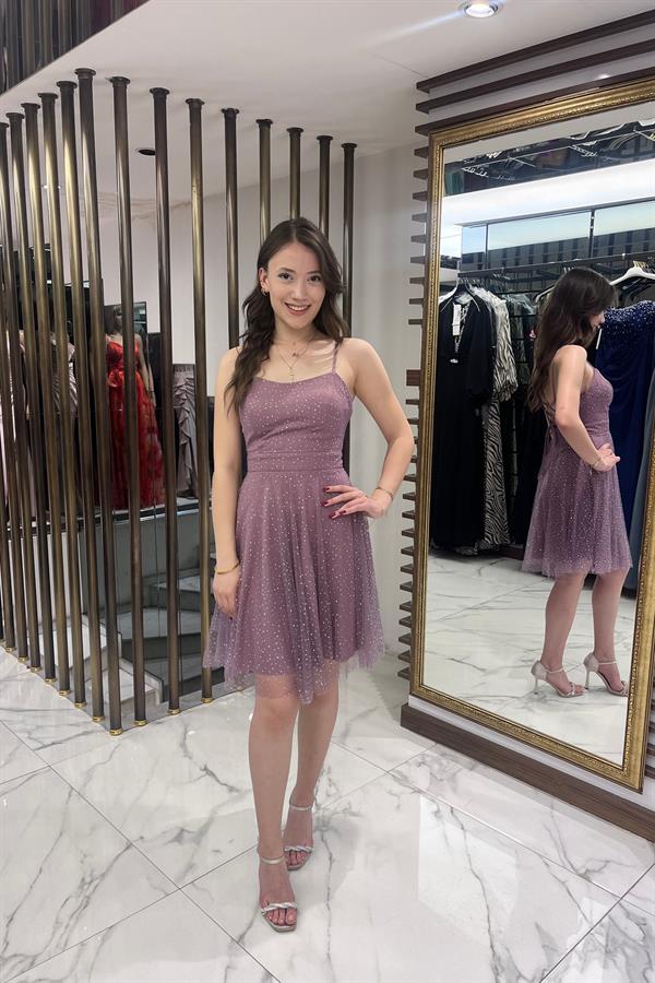 Robe courte en tulle à bretelles et doublure lacée pour femme