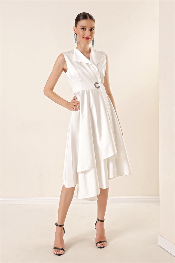 Robe en satin à encolure cache-cœur et laçage