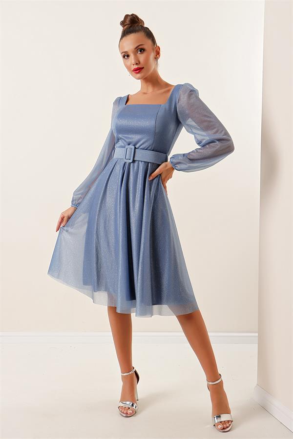 Kare Yaka Kemerli Balon Kol Astarlı Simli Elbise