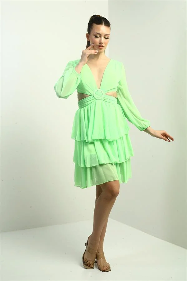 Robe courte en mousseline doublée à volants, décolleté en V devant et dos, taille marquée, pour femme