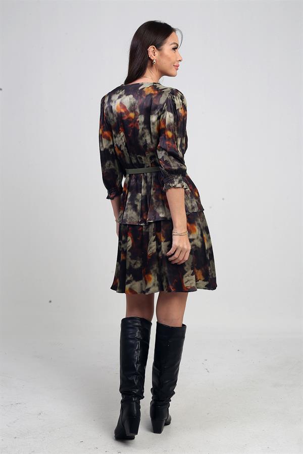 Robe courte en satin tie-dye à double boutonnage et à volants pour femme