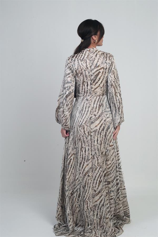 Kadın Önü Büzgülü Mendil Detaylı Yılan Desenli Krep Saten Uzun Elbise