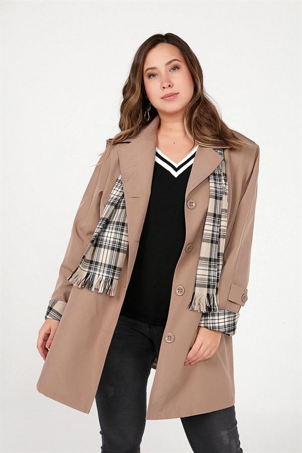PLUS SIZE BONDIT TRENCH COAT WITH LINED, ZIPPED POCKETS AND SCARF ACCESSORY.