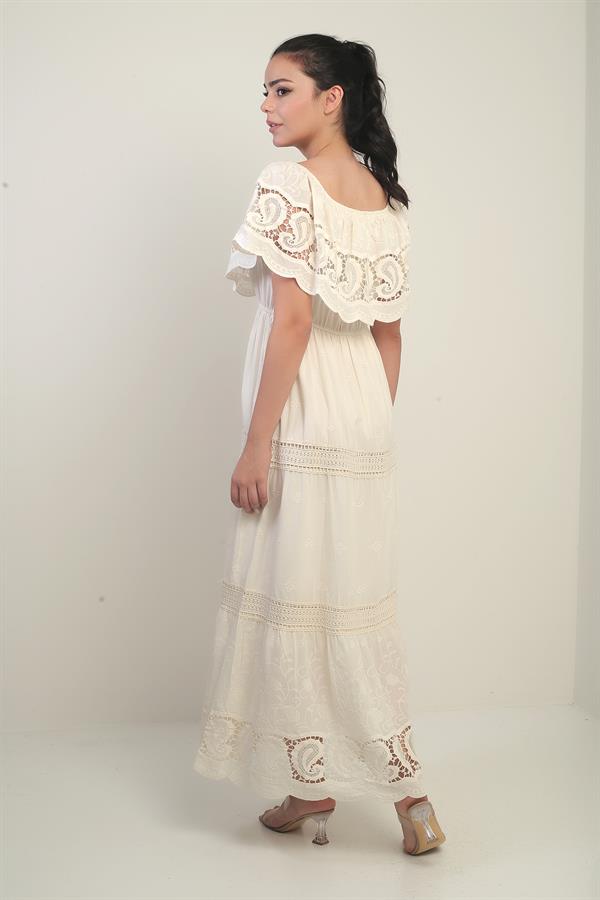 Robe longue doublée à encolure Madonna pour femme, ornée de dentelle et de broderies.