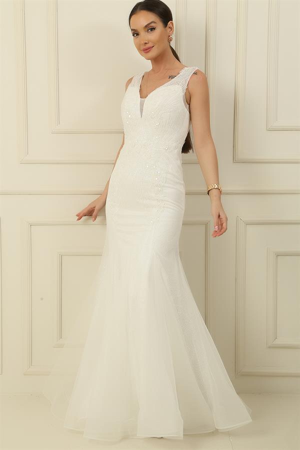 Robe sirène longue à paillettes, doublée, ornée de sequins et de perles, avec un dos nu et des sequins scintillants.