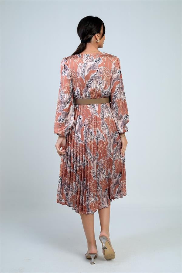 Kruvaze Yaka Astarlı Beli Kemerli Leopar Desen Pileli Saten Elbise