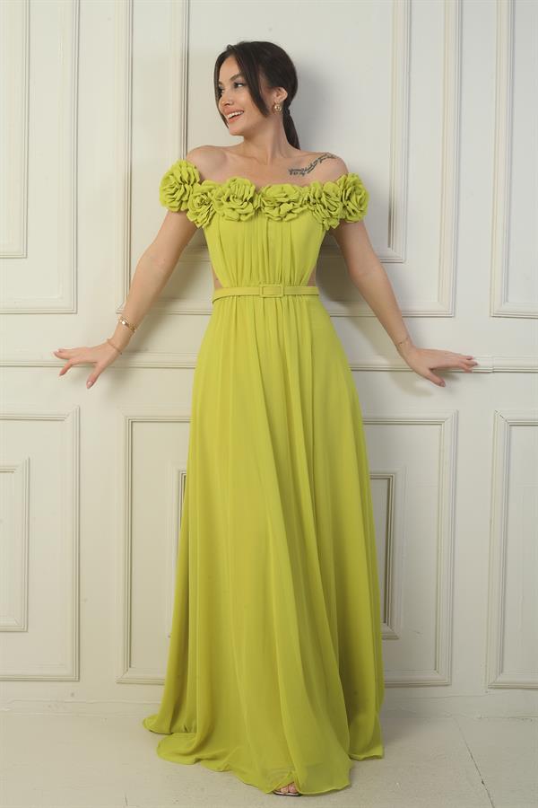 Robe longue en mousseline pour femme, ornée d'un décolleté floral découpé au laser, doublée et ceinturée à la taille.