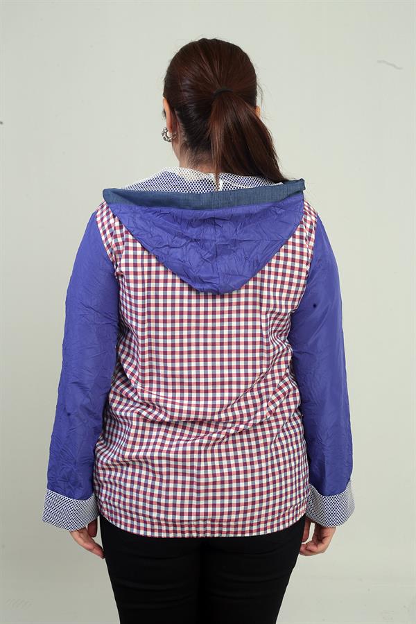 Manteau à capuche grande taille pour femme, avec poche avant zippée, détails en maille et motif à carreaux.