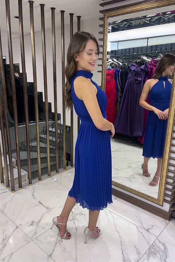 Robe en mousseline doublée et entièrement plissée