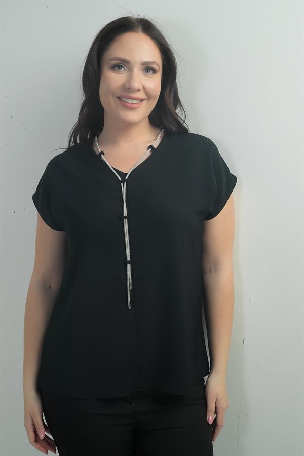 Chemisier grande taille en crêpe satin à col en V et collier