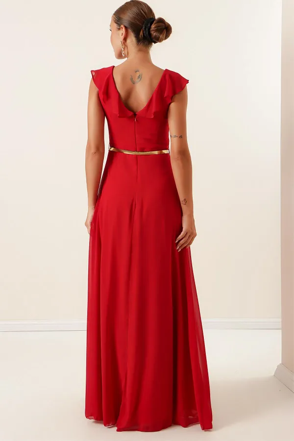 Yakası Volanlı Kemerli Şifon Yırtmaçlı Uzun Elbise