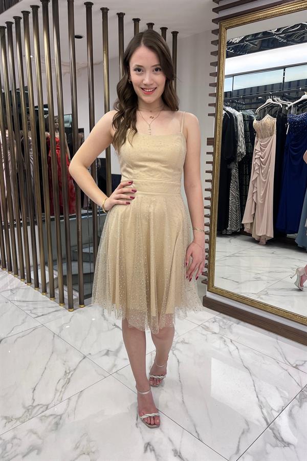 Robe courte en tulle à bretelles et doublure lacée pour femme