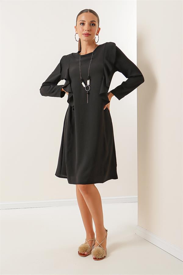 Long-sleeved Ayrobin Dress with Necklace and Ruffles