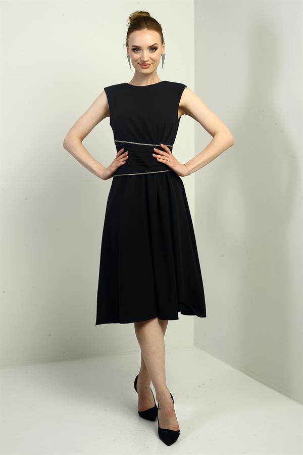 Robe mi-longue évasée drapée en crêpe pour femme avec détails en pierre à la taille