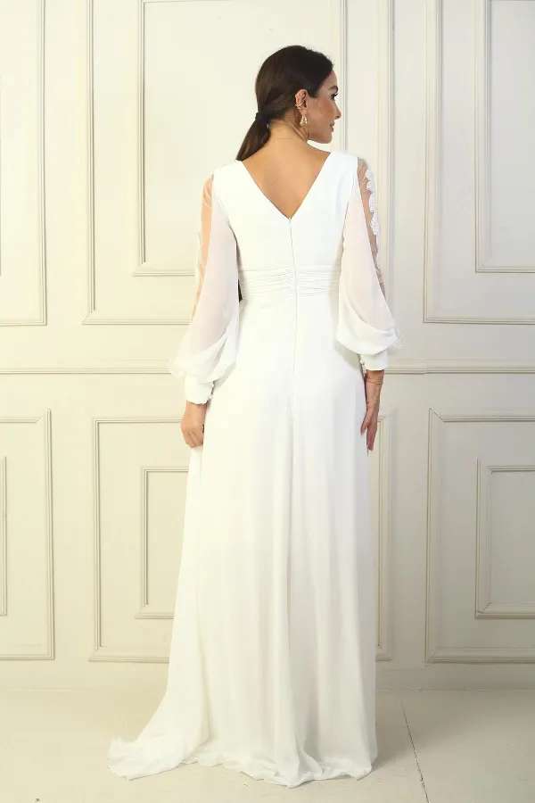 Robe longue en mousseline de soie, col en V, drapée sur le devant, doublée, manches détaillées en tulle guipure, taille large