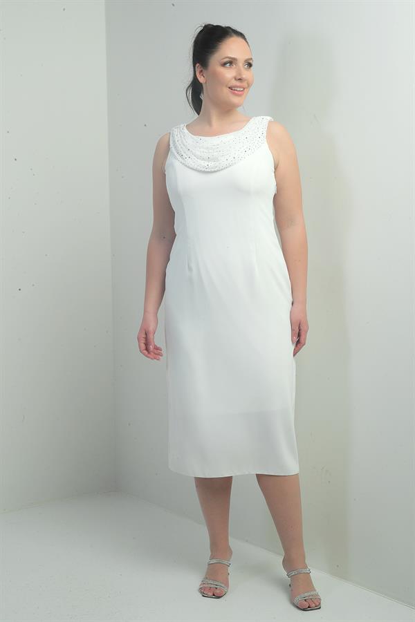 Robe midi en crêpe grande taille, doublée, avec col en V et ornements de pierres.